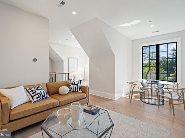 2850 Arizona Terrace NW, Washington DC 20016