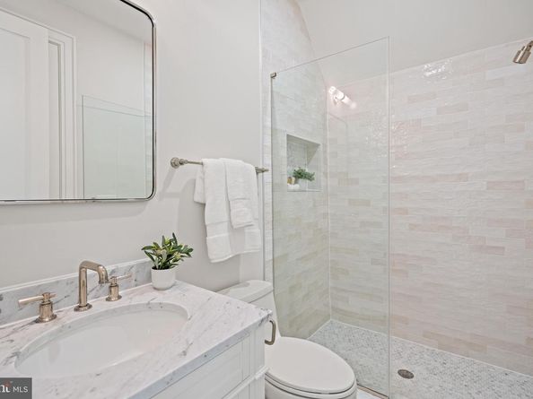 2850 Arizona Terrace NW, Washington DC 20016