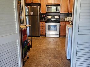 250 S Reynolds Street 206, Alexandria VA 22304