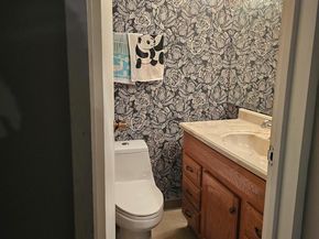 250 S Reynolds Street 206, Alexandria VA 22304
