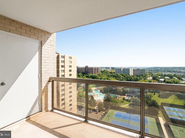 307 Yoakum Parkway 1521, Alexandria VA 22304