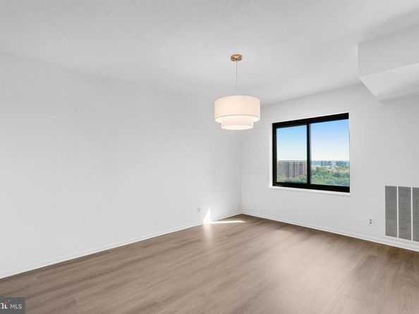 307 Yoakum Parkway 1521, Alexandria VA 22304