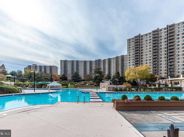 307 Yoakum Parkway 1521, Alexandria VA 22304