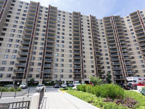 307 Yoakum Parkway 1521, Alexandria VA 22304