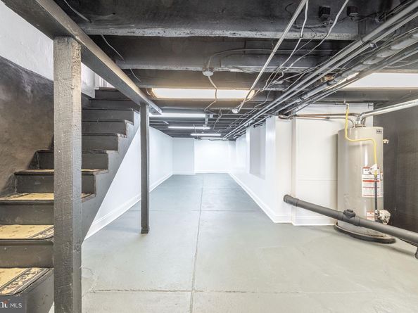 1037 Snyder Avenue, Philadelphia PA 19148