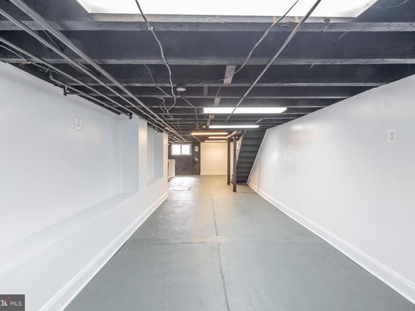1037 Snyder Avenue, Philadelphia PA 19148