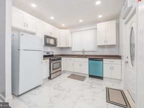 1037 Snyder Avenue, Philadelphia PA 19148