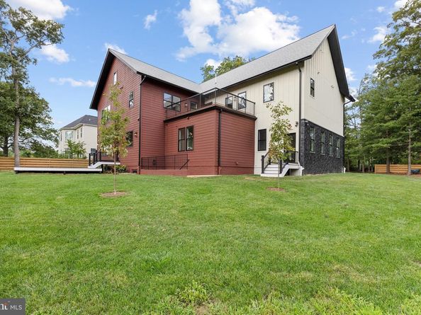 7727 Helena Drive, Falls Church VA 22043