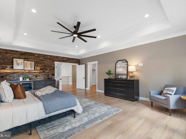 7727 Helena Drive, Falls Church VA 22043