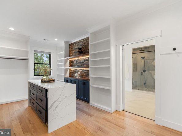 7727 Helena Drive, Falls Church VA 22043