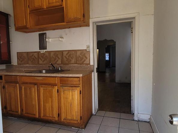 526 Moore Street, Philadelphia PA 19148
