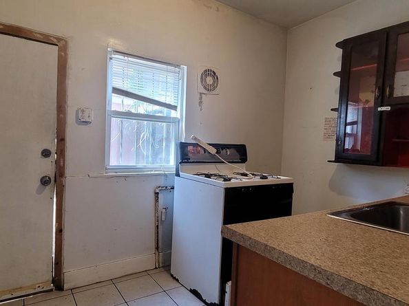 526 Moore Street, Philadelphia PA 19148