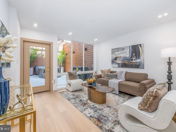 217 Tasker Street, Philadelphia PA 19148