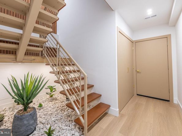 217 Tasker Street, Philadelphia PA 19148