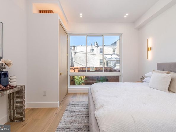 217 Tasker Street, Philadelphia PA 19148