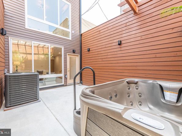 217 Tasker Street, Philadelphia PA 19148