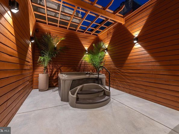 217 Tasker Street, Philadelphia PA 19148