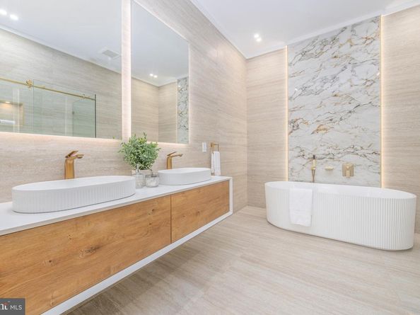 217 Tasker Street, Philadelphia PA 19148