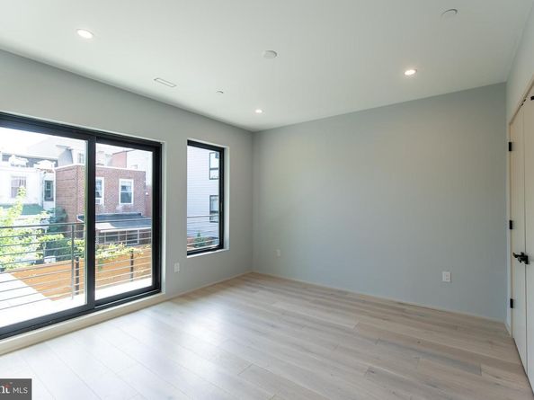 4513 Baker Street, Philadelphia PA 19127