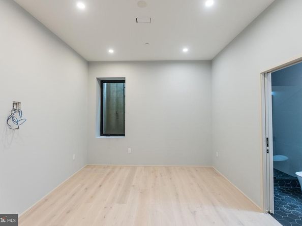 4513 Baker Street, Philadelphia PA 19127