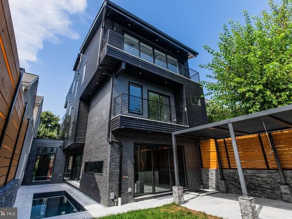 4513 Baker Street, Philadelphia PA 19127