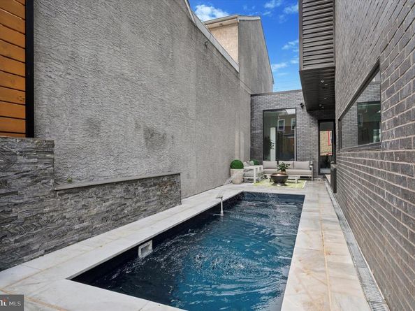 4513 Baker Street, Philadelphia PA 19127