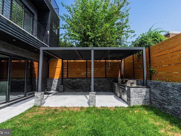 4513 Baker Street, Philadelphia PA 19127