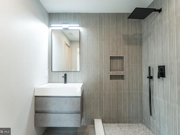 4513 Baker Street, Philadelphia PA 19127