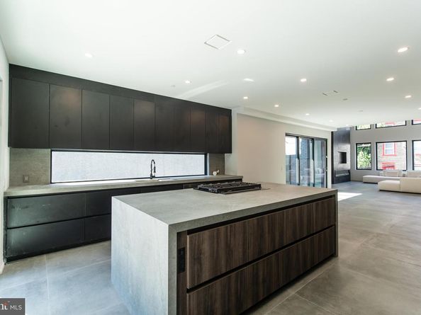4513 Baker Street, Philadelphia PA 19127