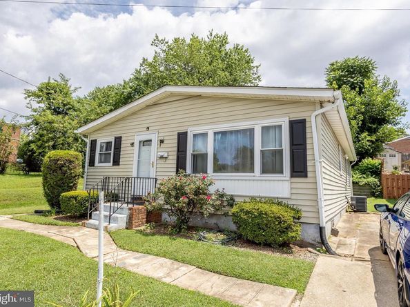 1829 N Dinwiddie Street, Arlington VA 22207