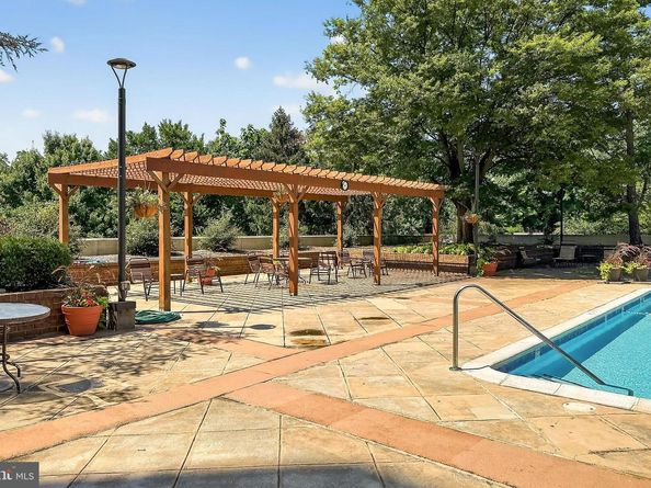 1016 S Wayne Street 101, Arlington VA 22204