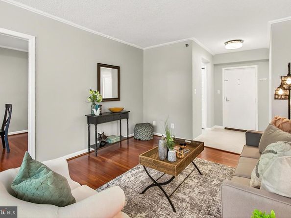 1016 S Wayne Street 101, Arlington VA 22204