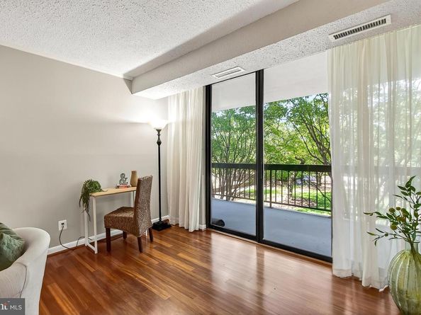 1016 S Wayne Street 101, Arlington VA 22204