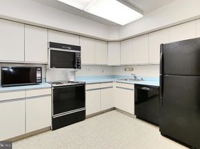 1016 S Wayne Street 101, Arlington VA 22204