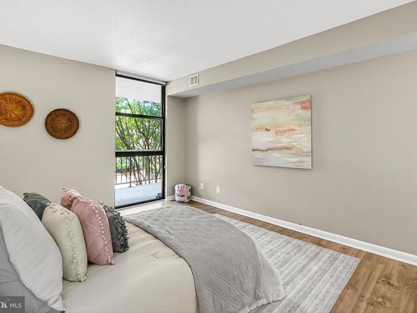 1016 S Wayne Street 101, Arlington VA 22204