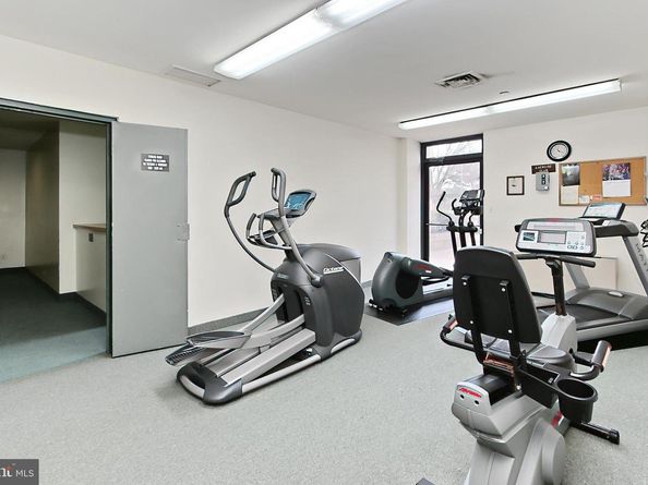 1016 S Wayne Street 101, Arlington VA 22204