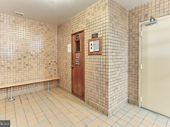 1016 S Wayne Street 101, Arlington VA 22204