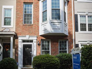 5818 Cowling Court
