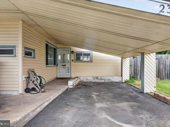23 Disk Lane, Levittown PA 19055