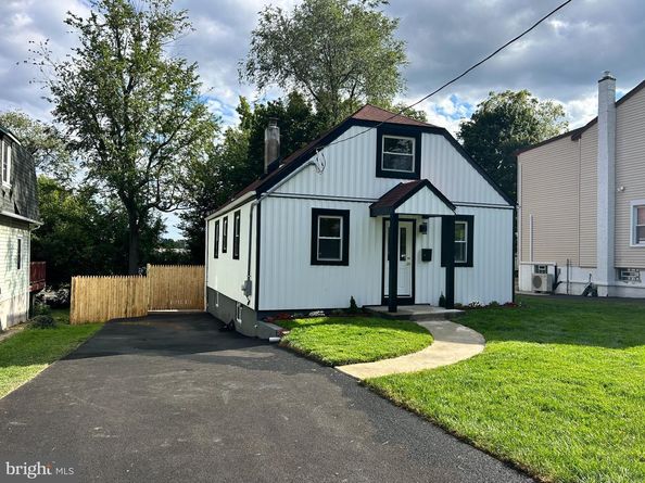 209 Summit Avenue, Willow Grove PA 19090