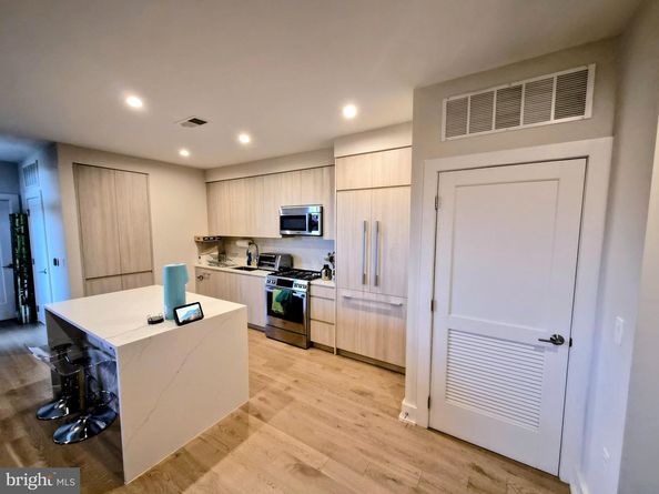 701 Swann Avenue 306, Alexandria VA 22301