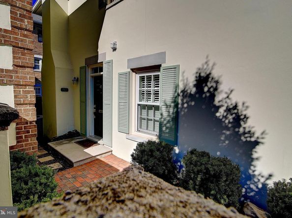 1011 N Pitt Street, Alexandria VA 22314