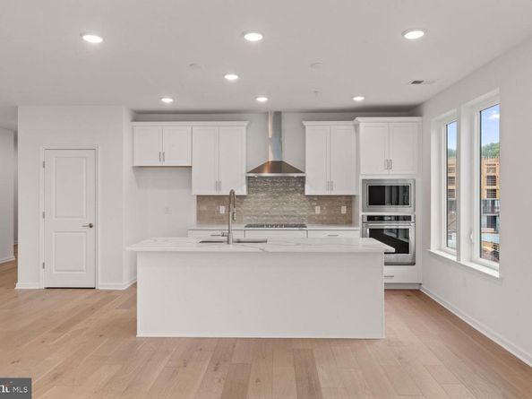 431 Washington Street 2113 LEWIS, Conshohocken PA 19428