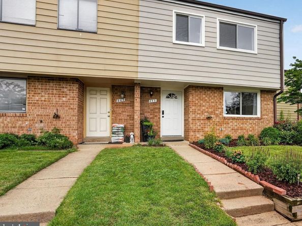 858 Dogwood Court, Herndon VA 20170