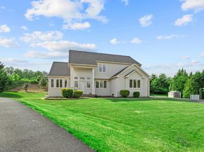 936 Longwood Court, Chalfont PA 18914