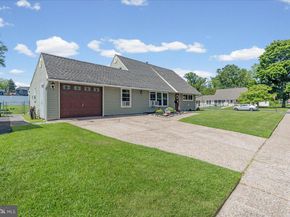 46 Twin Oak Drive, Levittown PA 19056