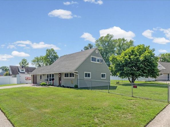 46 Twin Oak Drive, Levittown PA 19056
