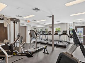 4113 S Four Mile Run Drive 102, Arlington VA 22204