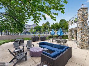 4113 S Four Mile Run Drive 102, Arlington VA 22204