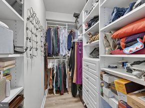 4113 S Four Mile Run Drive 102, Arlington VA 22204